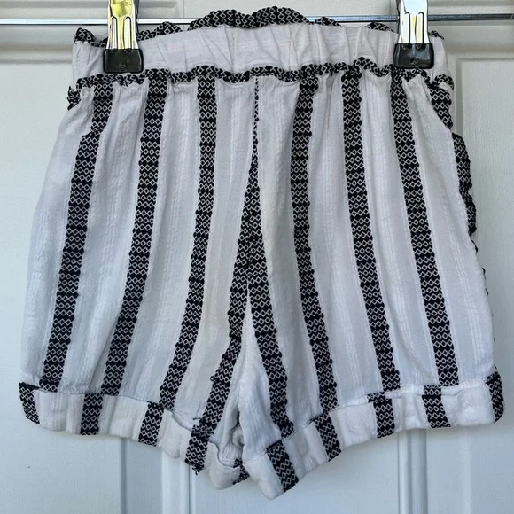 •CREWCUTS• Striped, Cuffed Pull-On Shorts - Size 2 - Picture 4 of 7